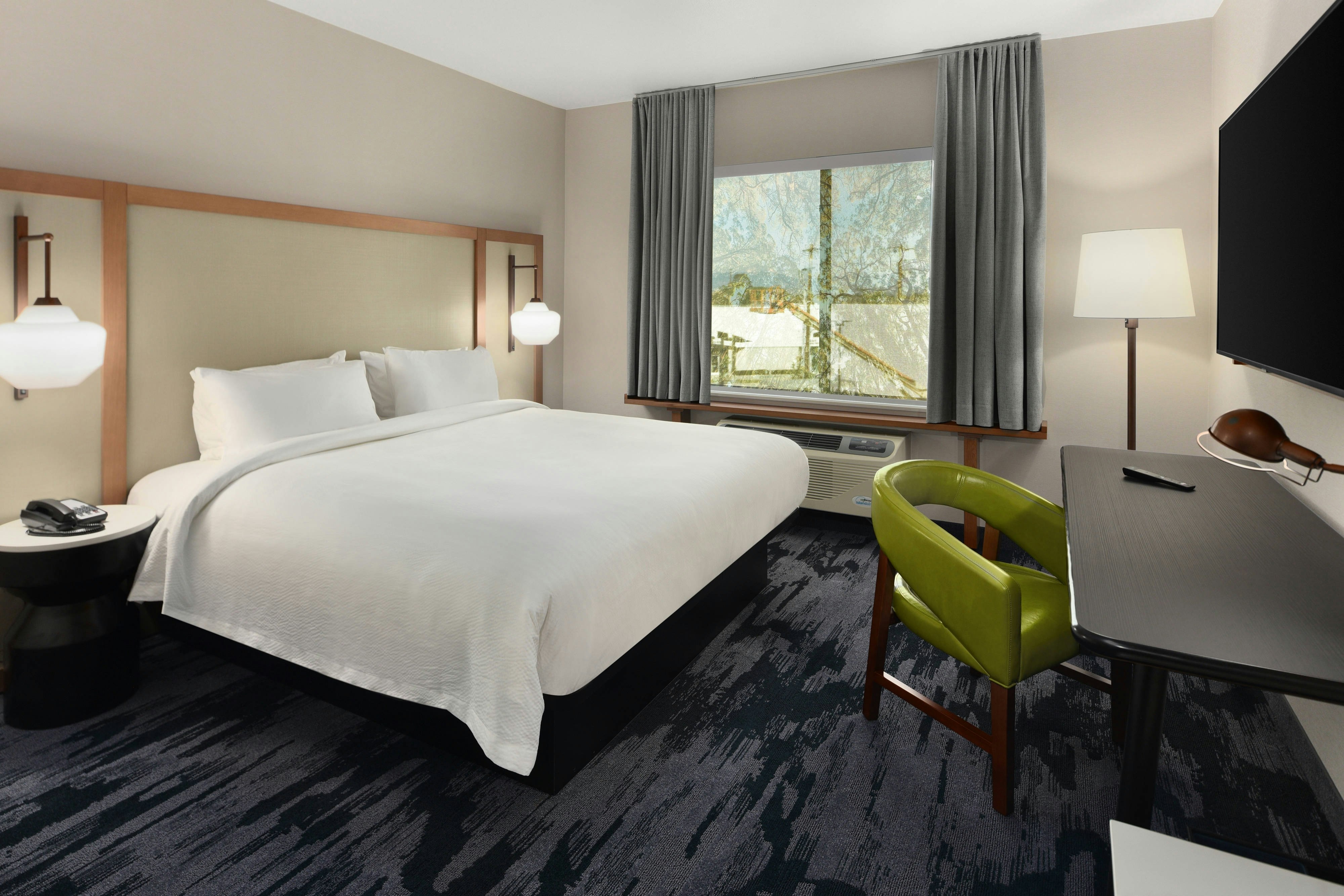 Room, King Bed, Fairfield Inn & Suites by Marriott Anaheim Los Alamitos 2/3