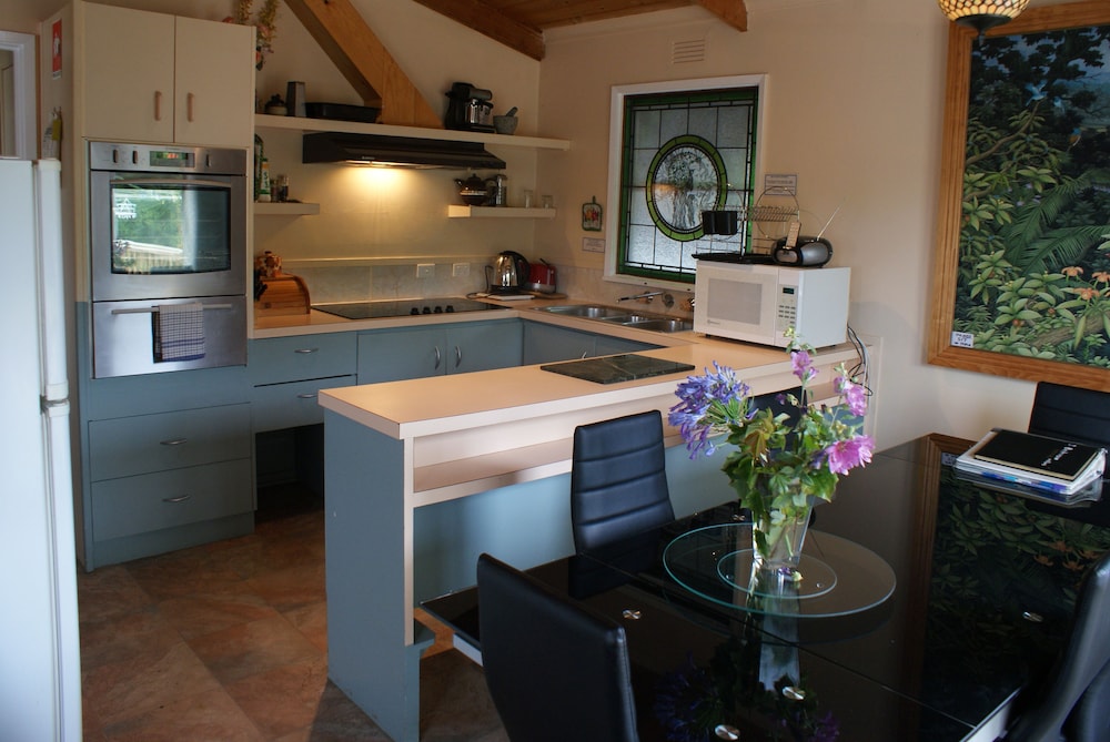 AAA GRANARY ACCOMMODATION-THE LAST RESORT 36/63