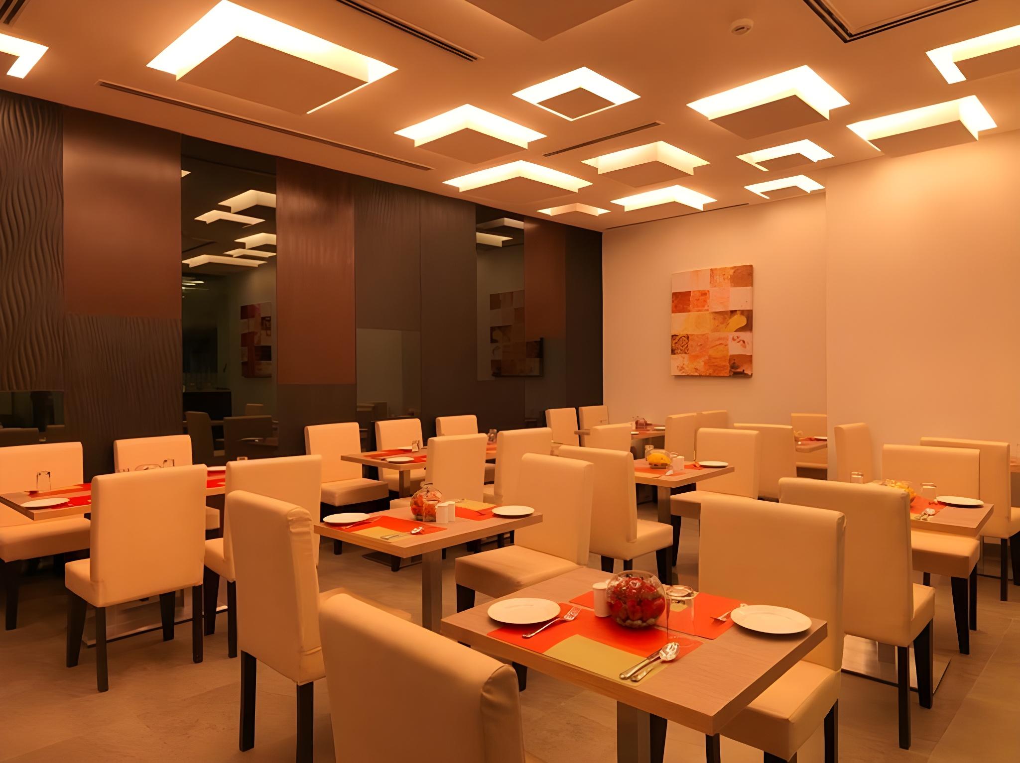 24 TECH HOTEL 21/25