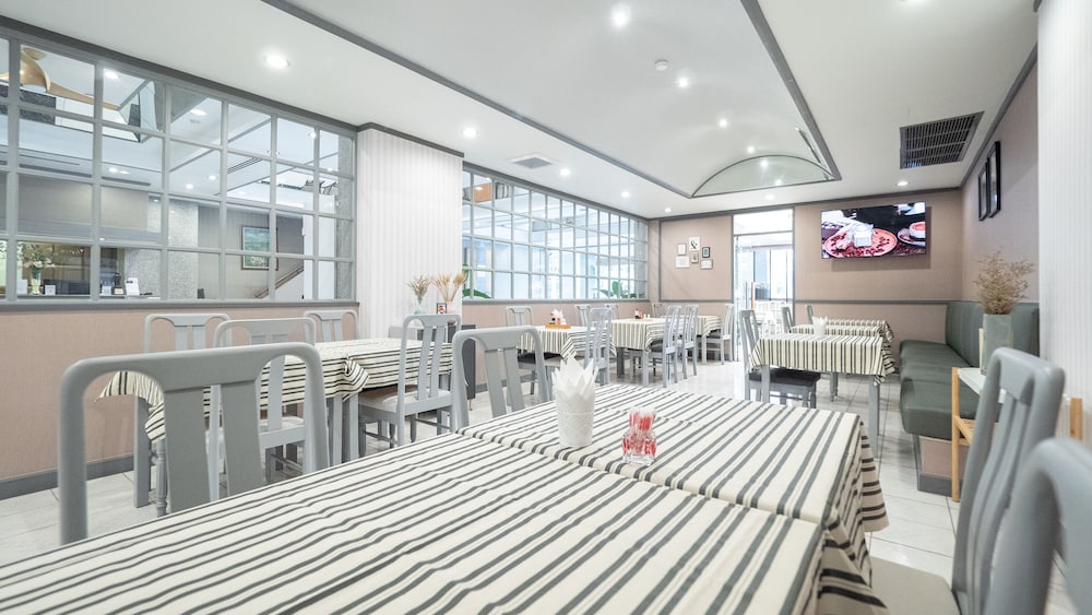 Yellow Ribbon Hills Boutique Suites 10/67