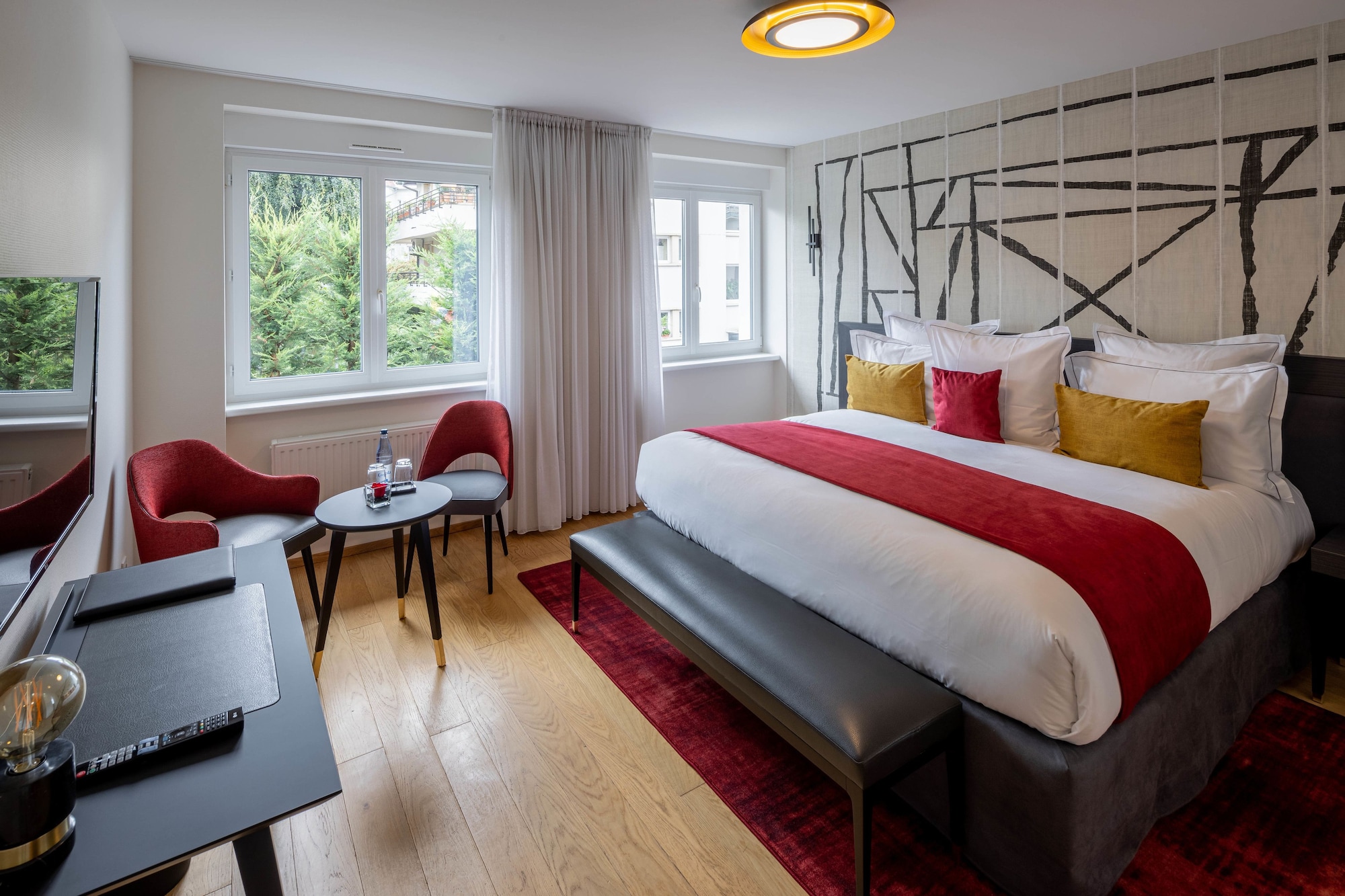 DELUXE, DOUBLE BED