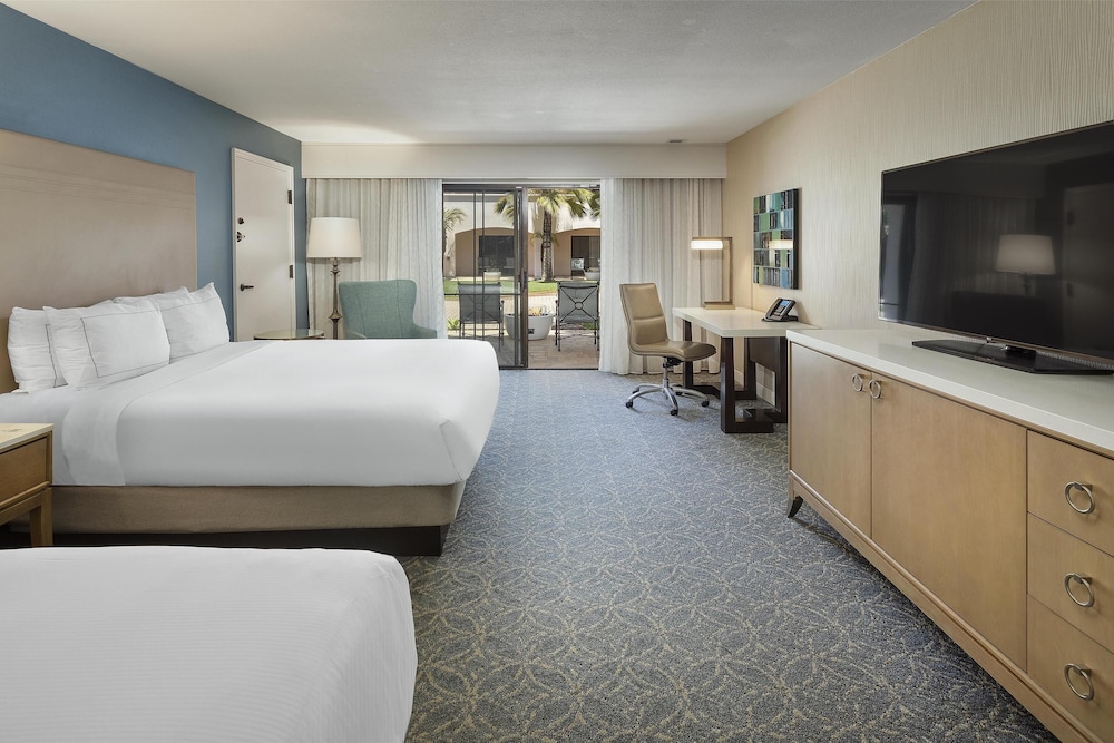ROOM, KING BED, RESORT VIEW, PATIO