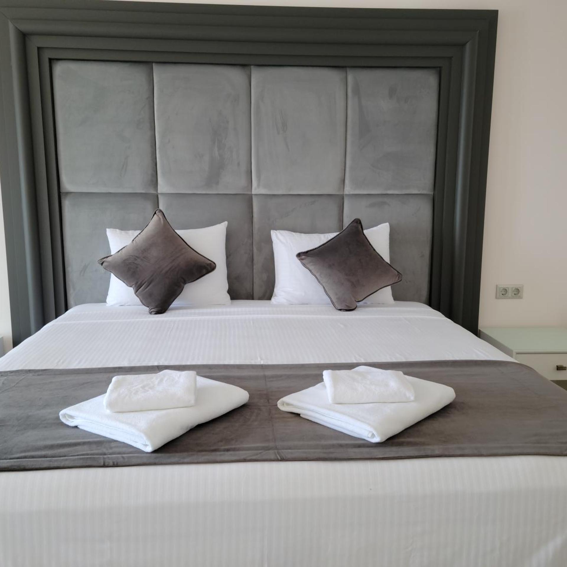 غرفة بسرير كينج بإطلالة على البحر، Mediteran Hotel 3/10