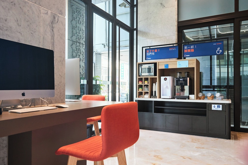 Holiday Inn Express Kaohsiung Love River 41/49