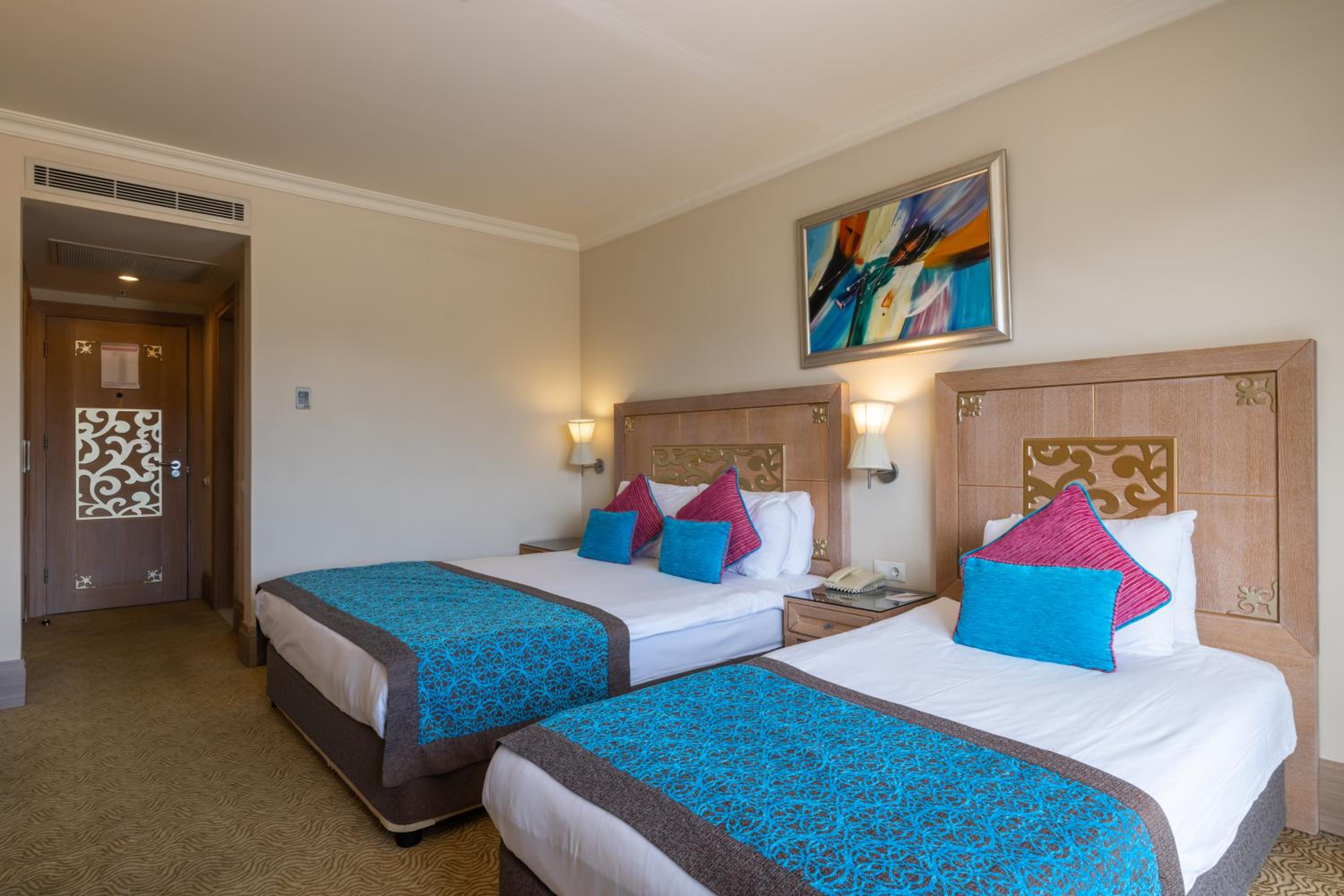 Standard, Double or Twin Bed, Lateral Side Sea View