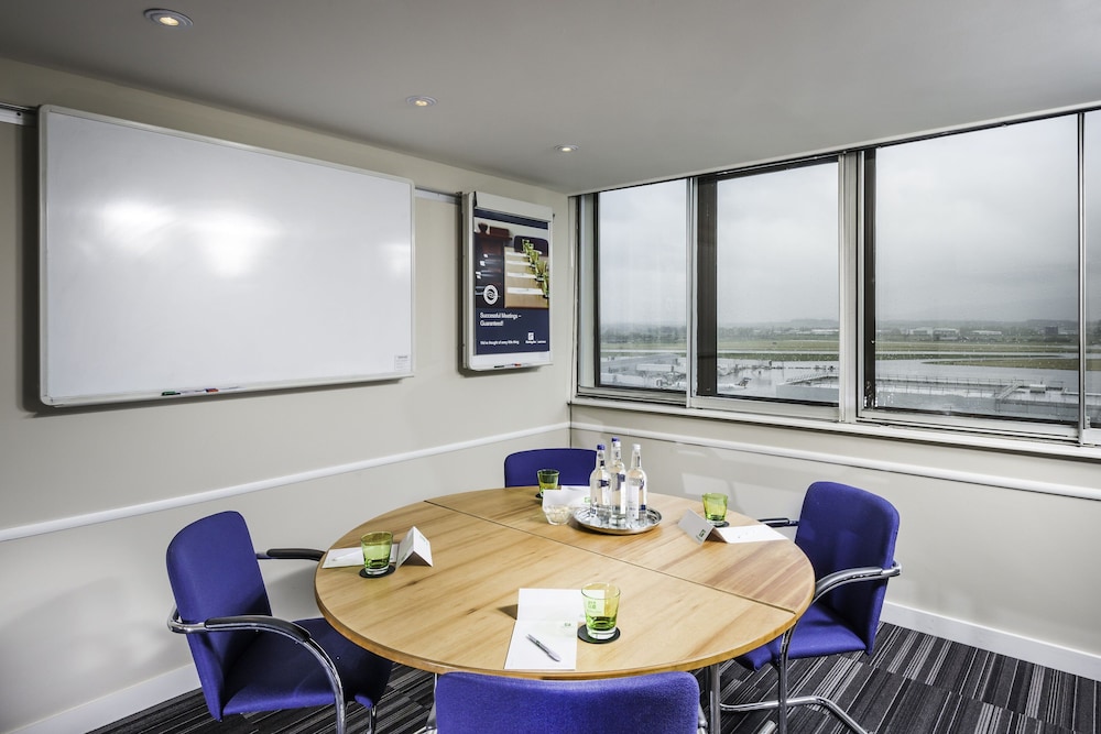 HOLIDAY INN GLASGOW AIRPORT 65/80