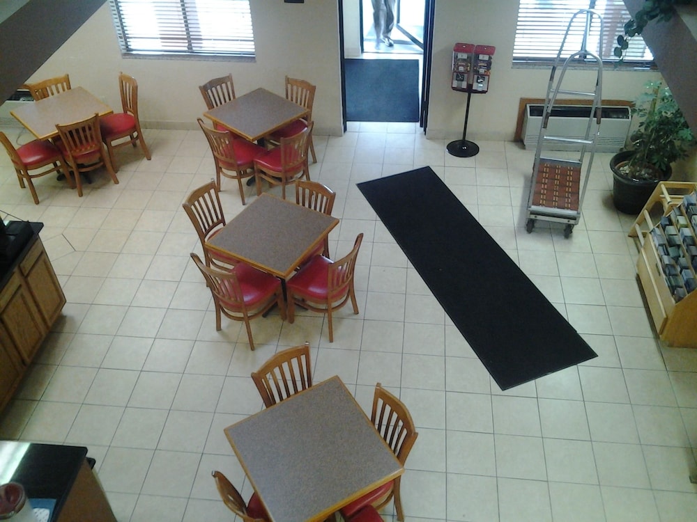 Super 8 By Wyndham Plymouth 17/21