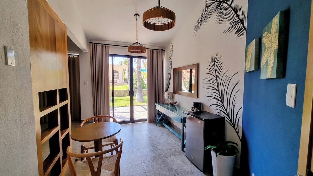 Renovated, Superior, King Bed، Buena Vista Oceanfront & Hot Springs Resort 7/8