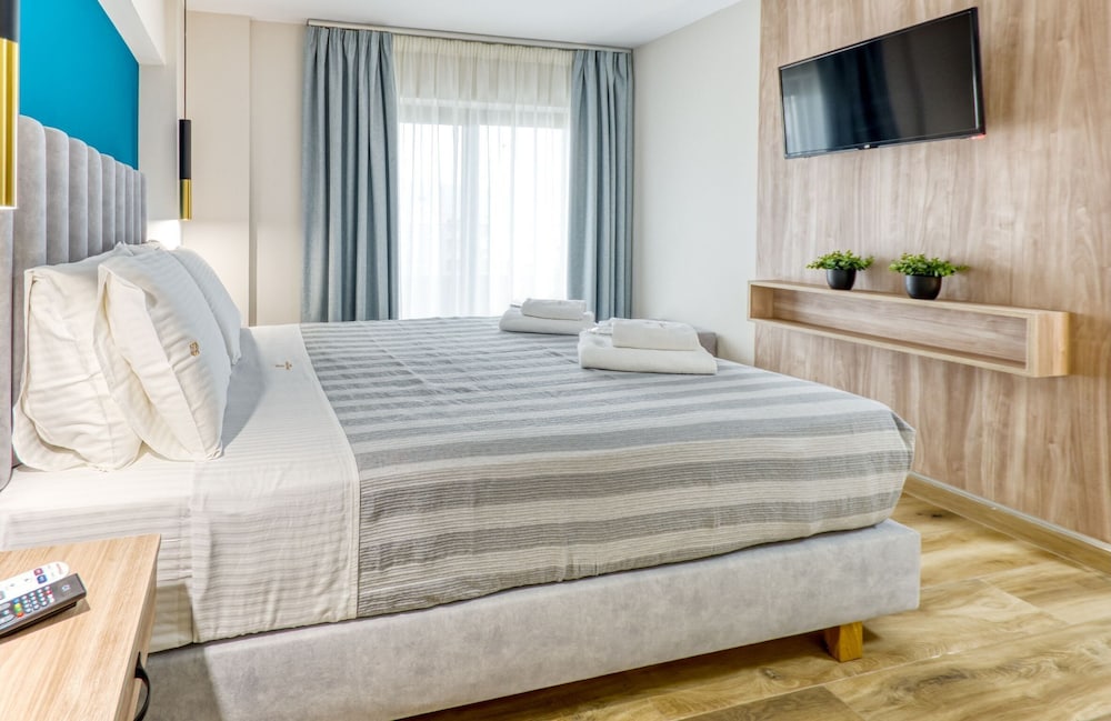 Sapphire Blue Suites 36/87