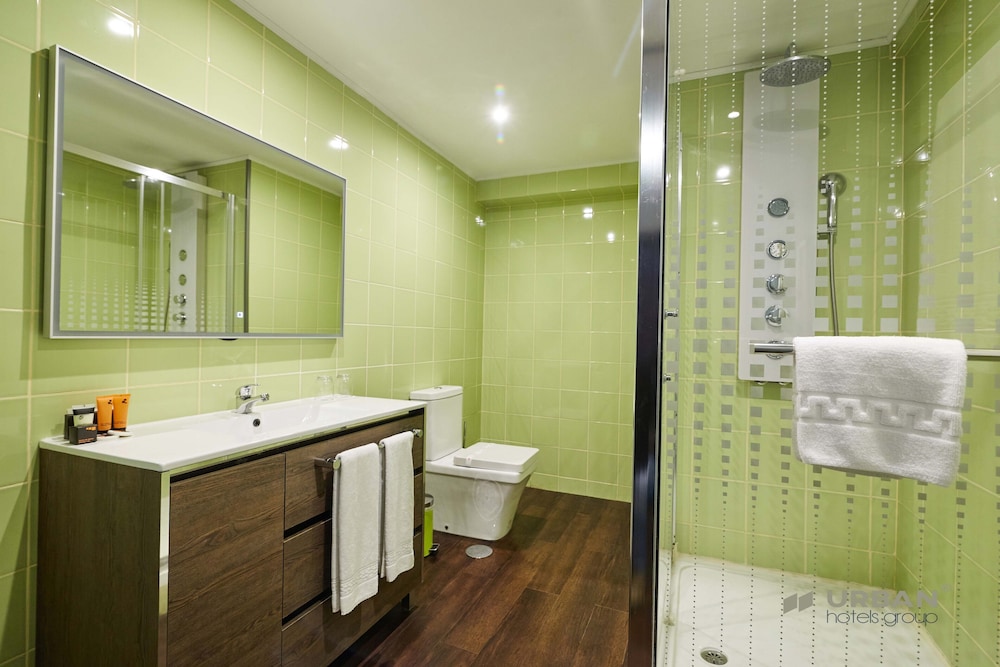 Urban Hotel Amadeos 32/33