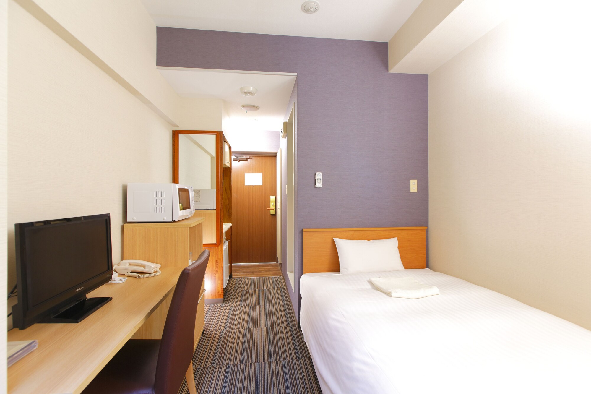 SEMI ROOM, SUPERIOR, SEMI DOUBLE BED, NO CLEANING SERVICES, SMOKING