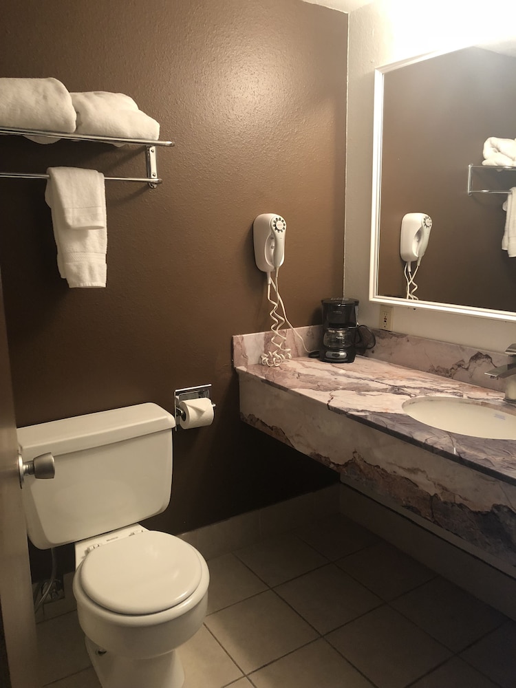 Fairbridge Inn Suites Lewiston 40/48