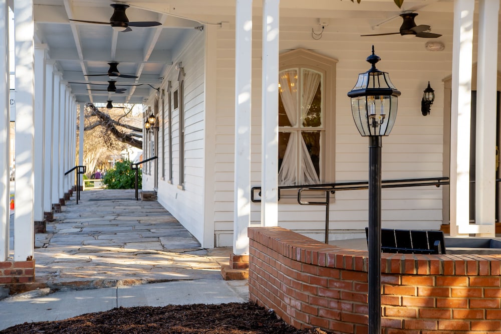 The Colonial Inn an Ascend Collection Hotel 6/50