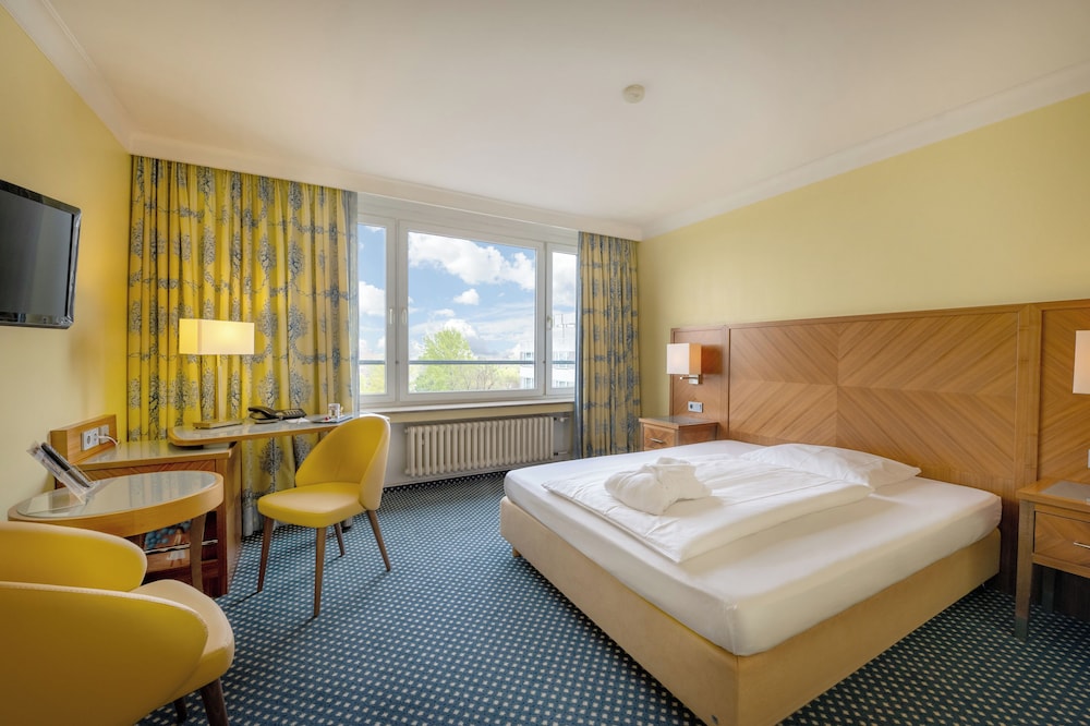 Deluxe, Double or Twin Bed