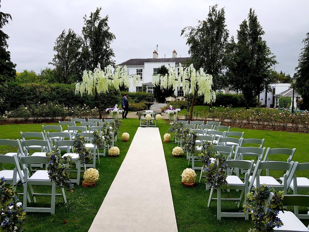 Castle Oaks House Hotel 56/58