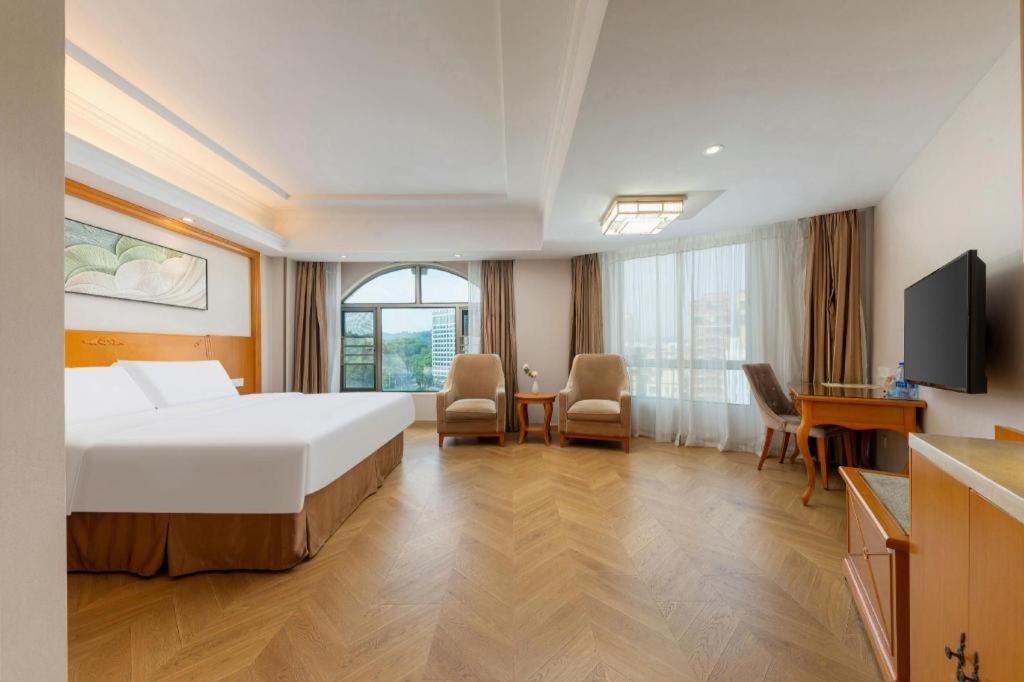 Vienna Hotel (Shenzhen Longhua Dalang Clothing Base) 20/54