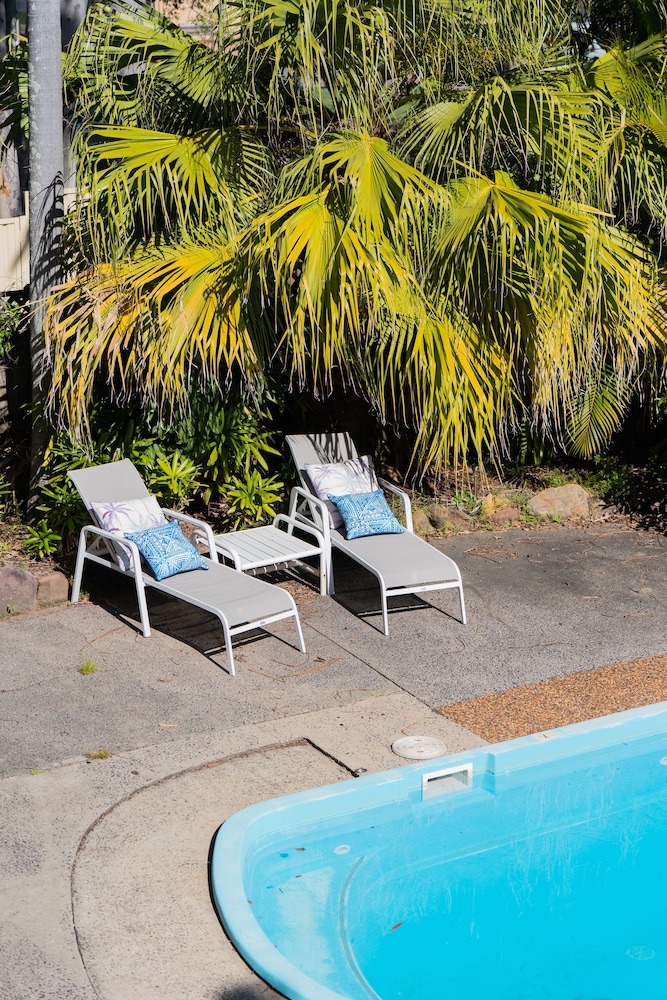 GOSFORD PALMS MOTOR INN 44/62
