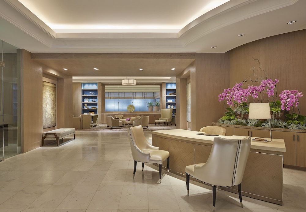 Shangri La At the Fort Manila 66/111