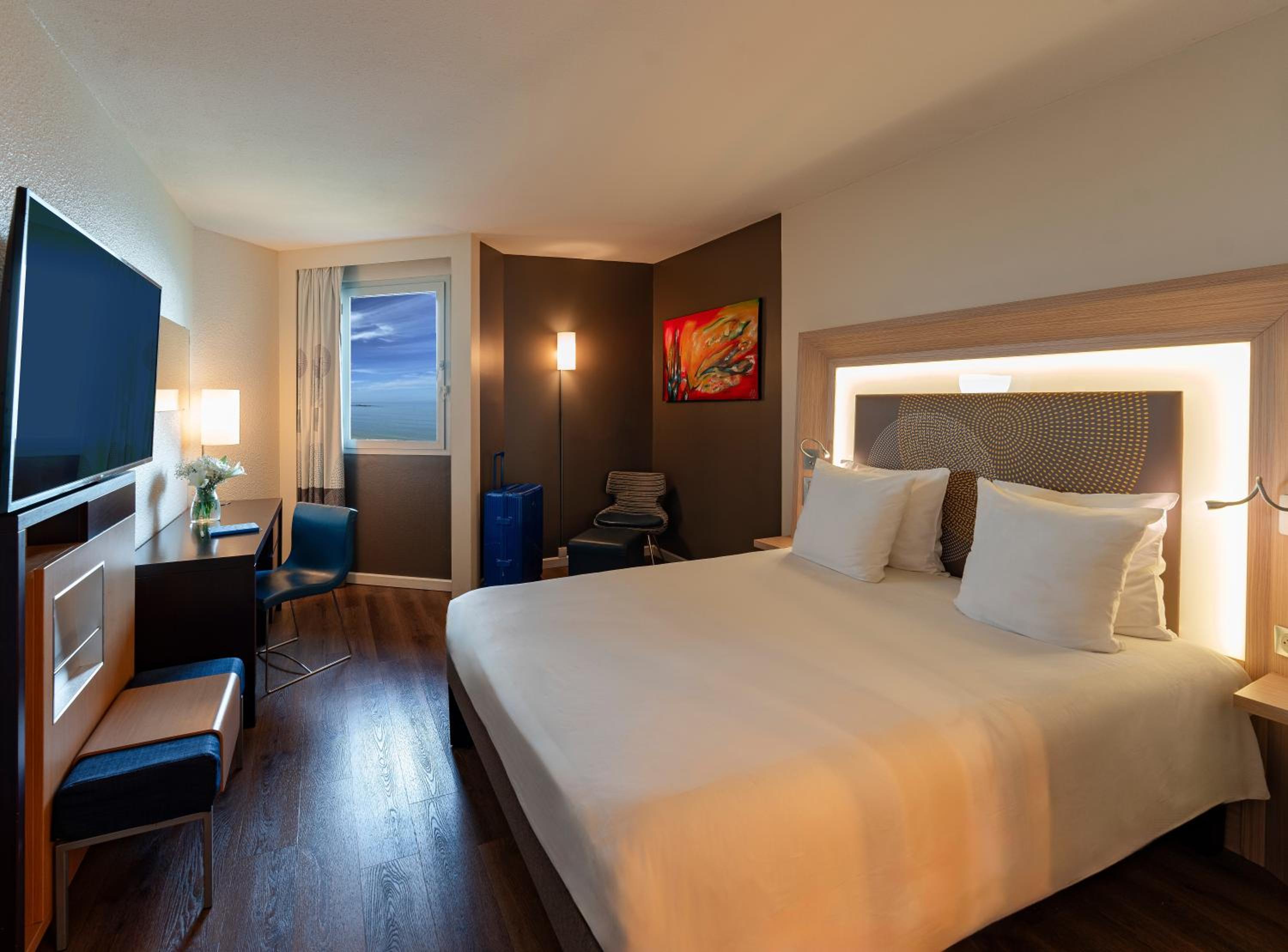 Junior Suite, Double Bed, Side Ocean View