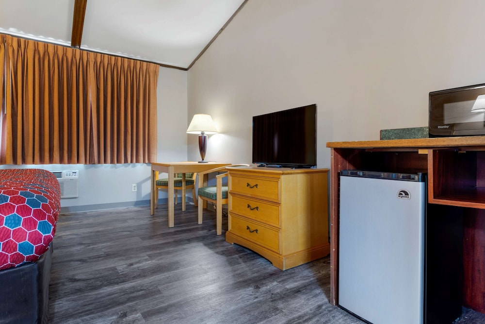 Econo Lodge Lakeview 32/44
