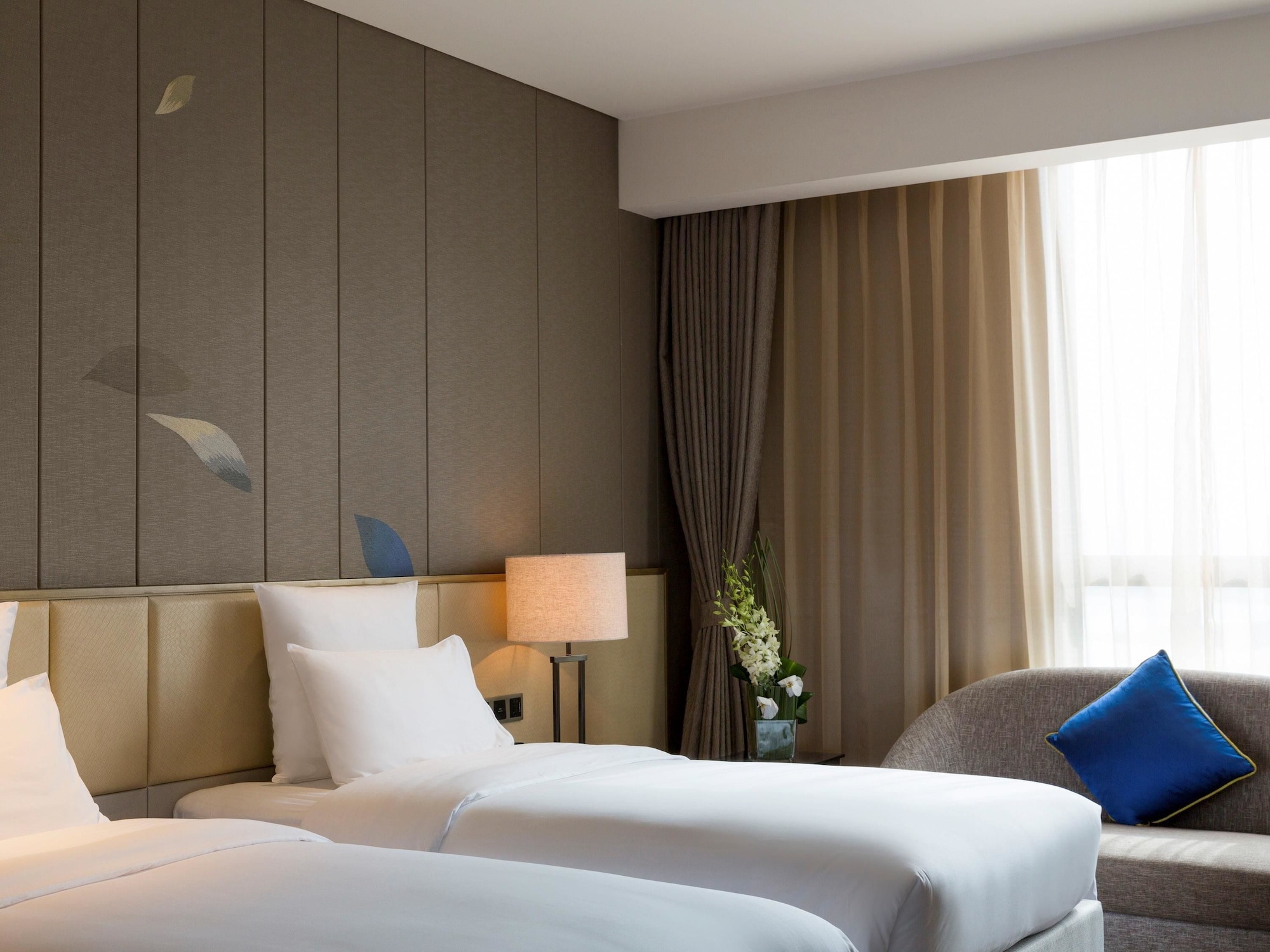 SUPERIOR, TWIN BEDS, CITY VIEW