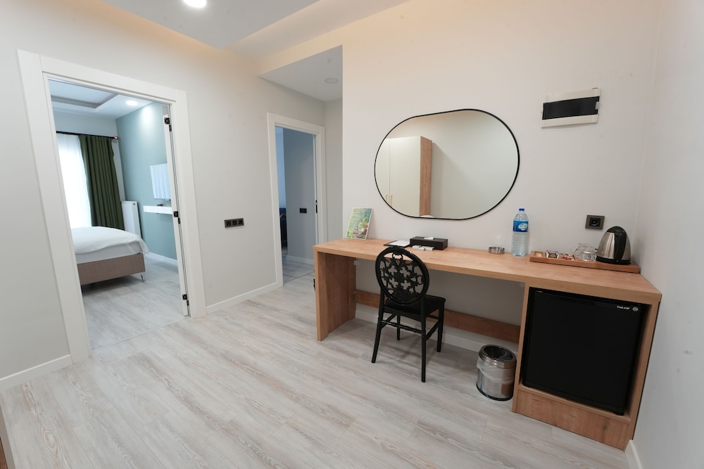 Expo Garden Hotel 50/50