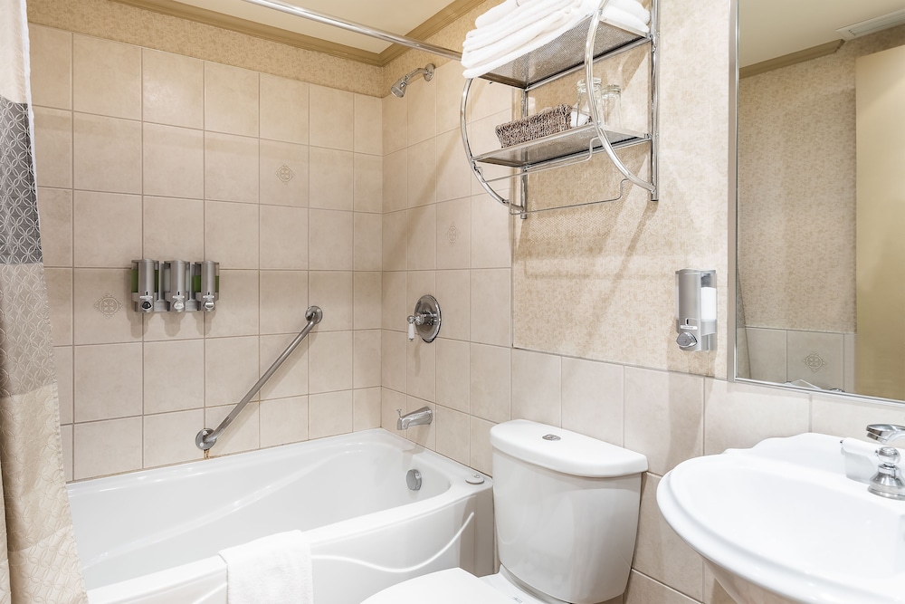 Chateau Bellevue Hotel 42/45