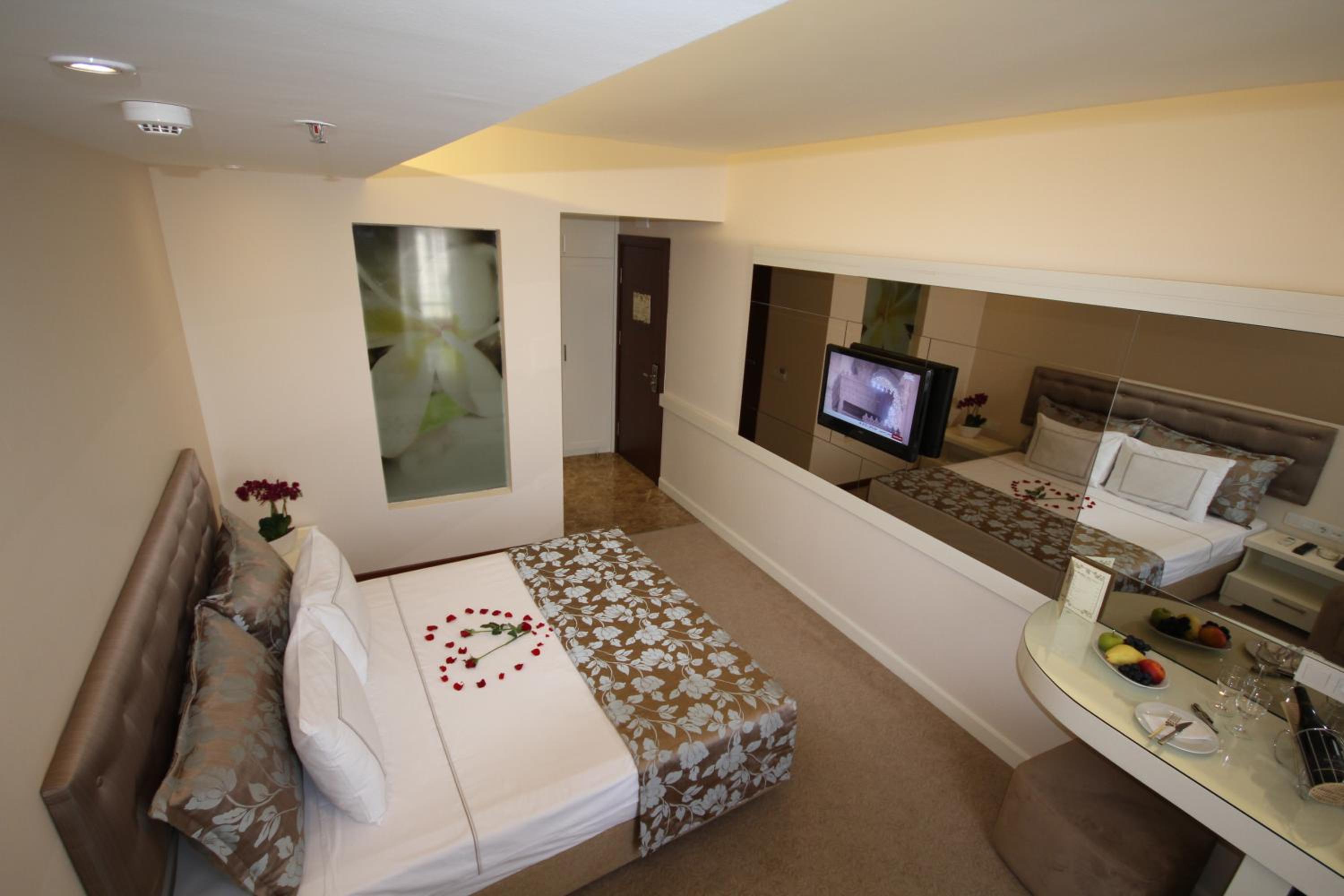 STANDARD, DOUBLE OR TWIN BED