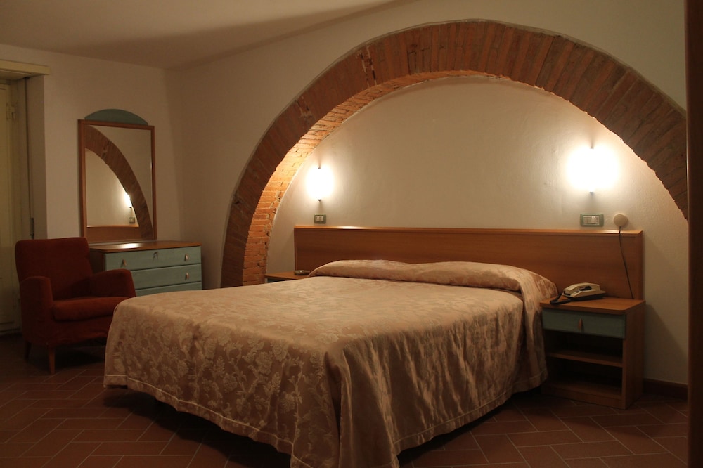 Croce Di Savoia Hotel 10/35