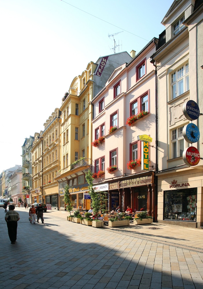 Kavalerie Hotel 30/37