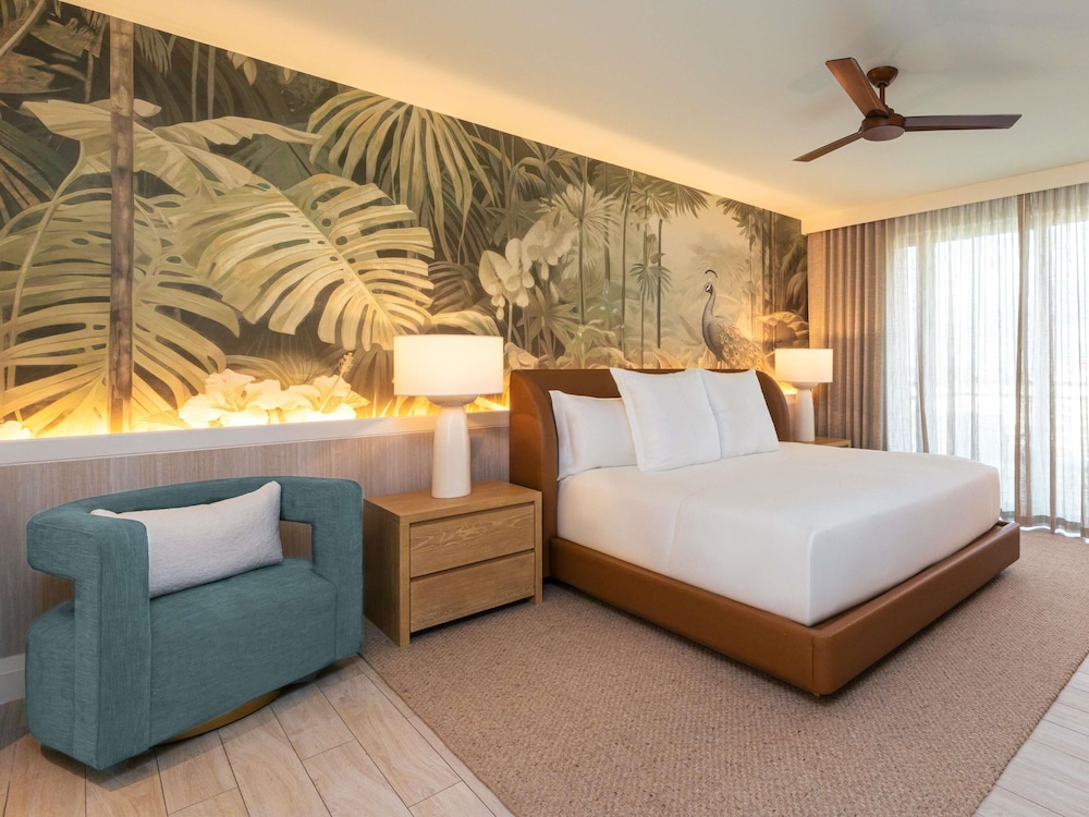 SUPERIOR, KING BED, ACCESSIBLE