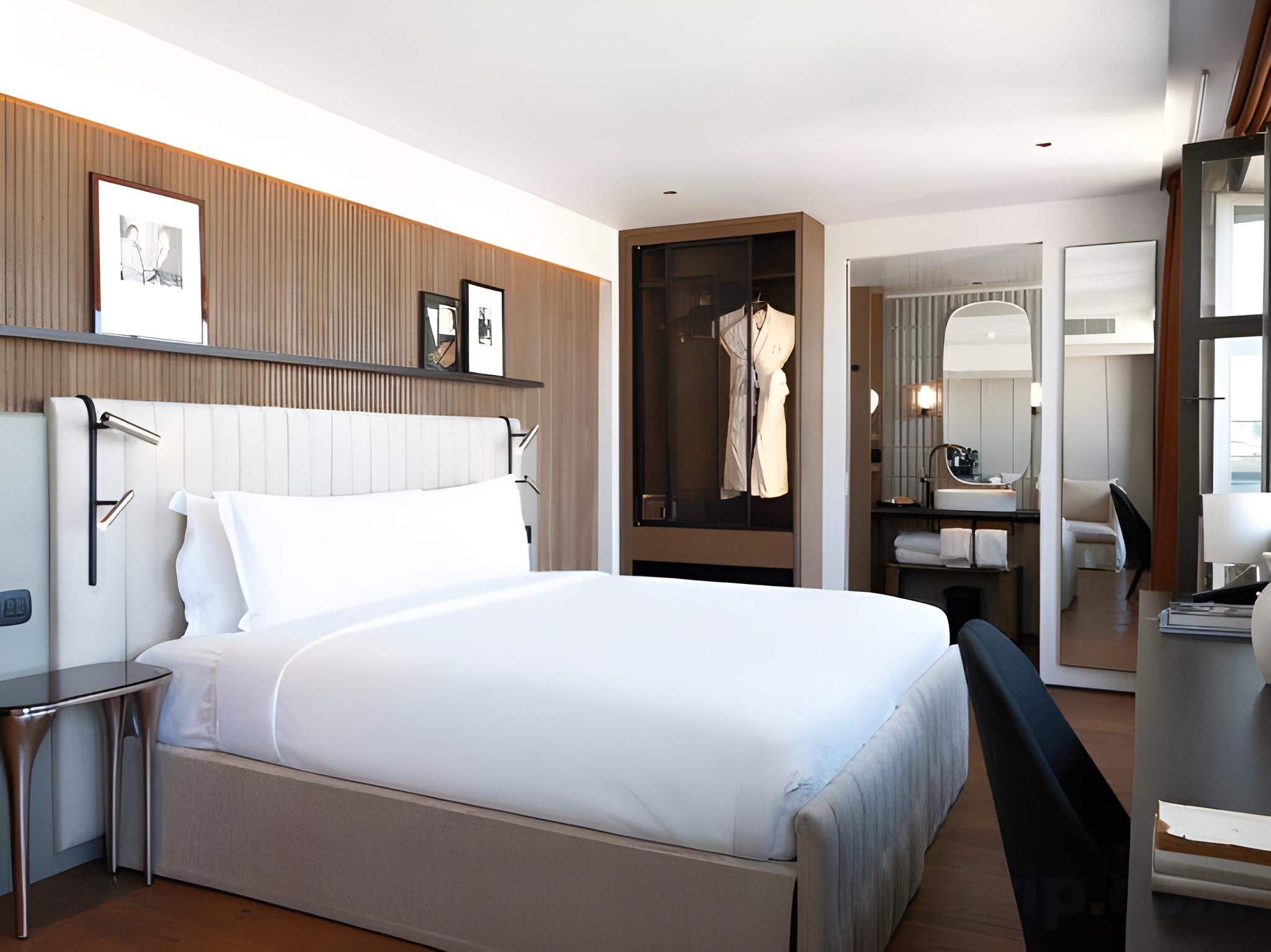 Junior Suite, Eiffel View, Sofa, Terrace