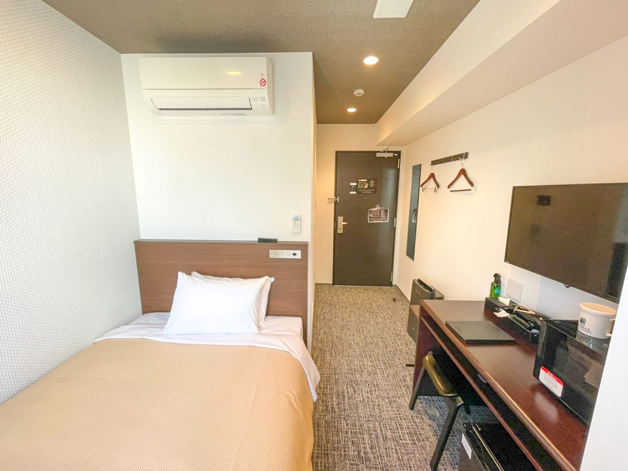 ROOM, SINGLE, SMOKING