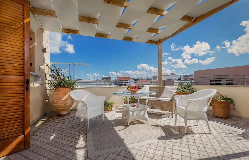 Avli Lounge Apartments 25/75