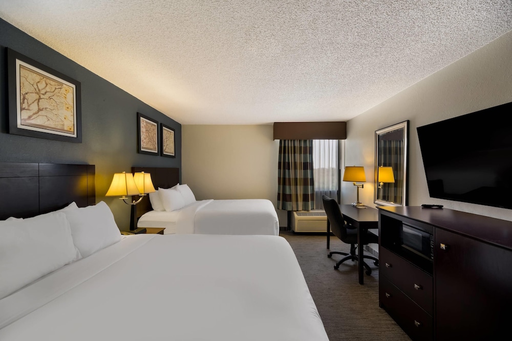 Efficiency, 2 Queen Beds