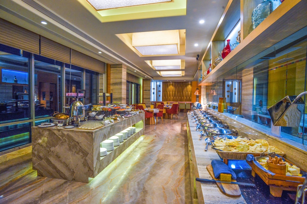 Efcee Sarovar Premiere Bhavnagar 45/52