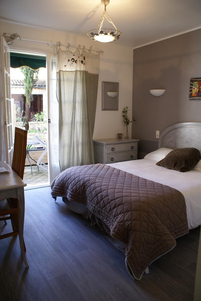 HOTEL LE PETIT MANOIR REST. LA TONNELLE 7/27
