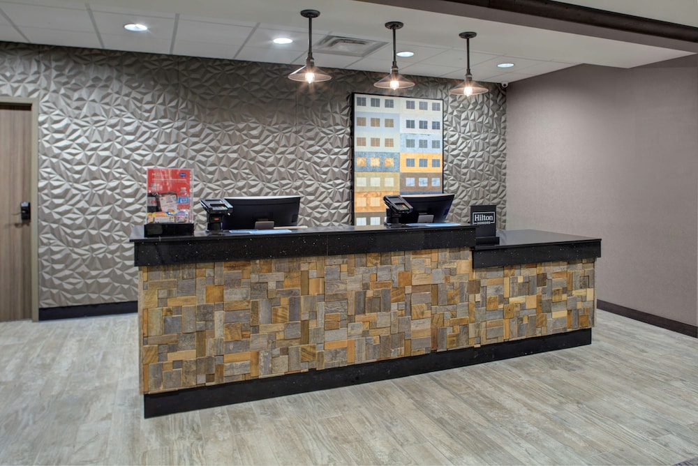 Hampton Inn And Suites Columbus Scioto Downs 8/40