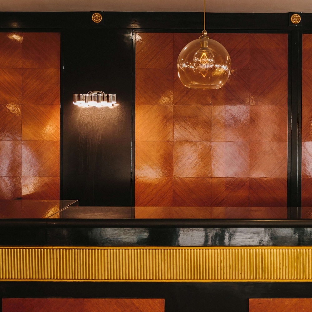 Stamford Suites Hotel 2/43