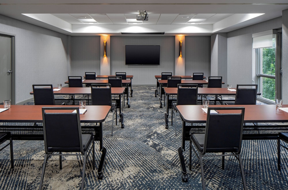 Hyatt Place Fair Lawn Paramus 35/40