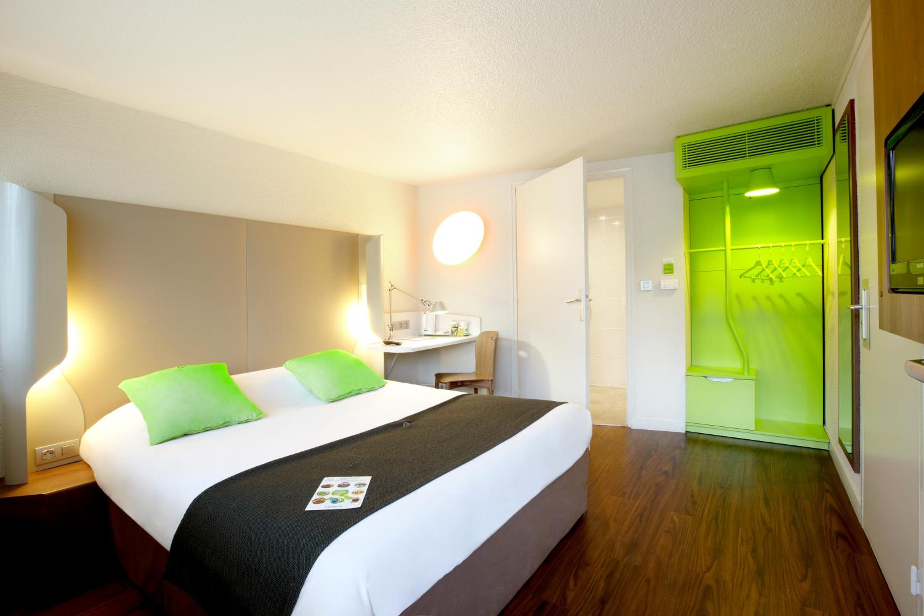 Room, Triple, 1 Double and 1 Single Bed