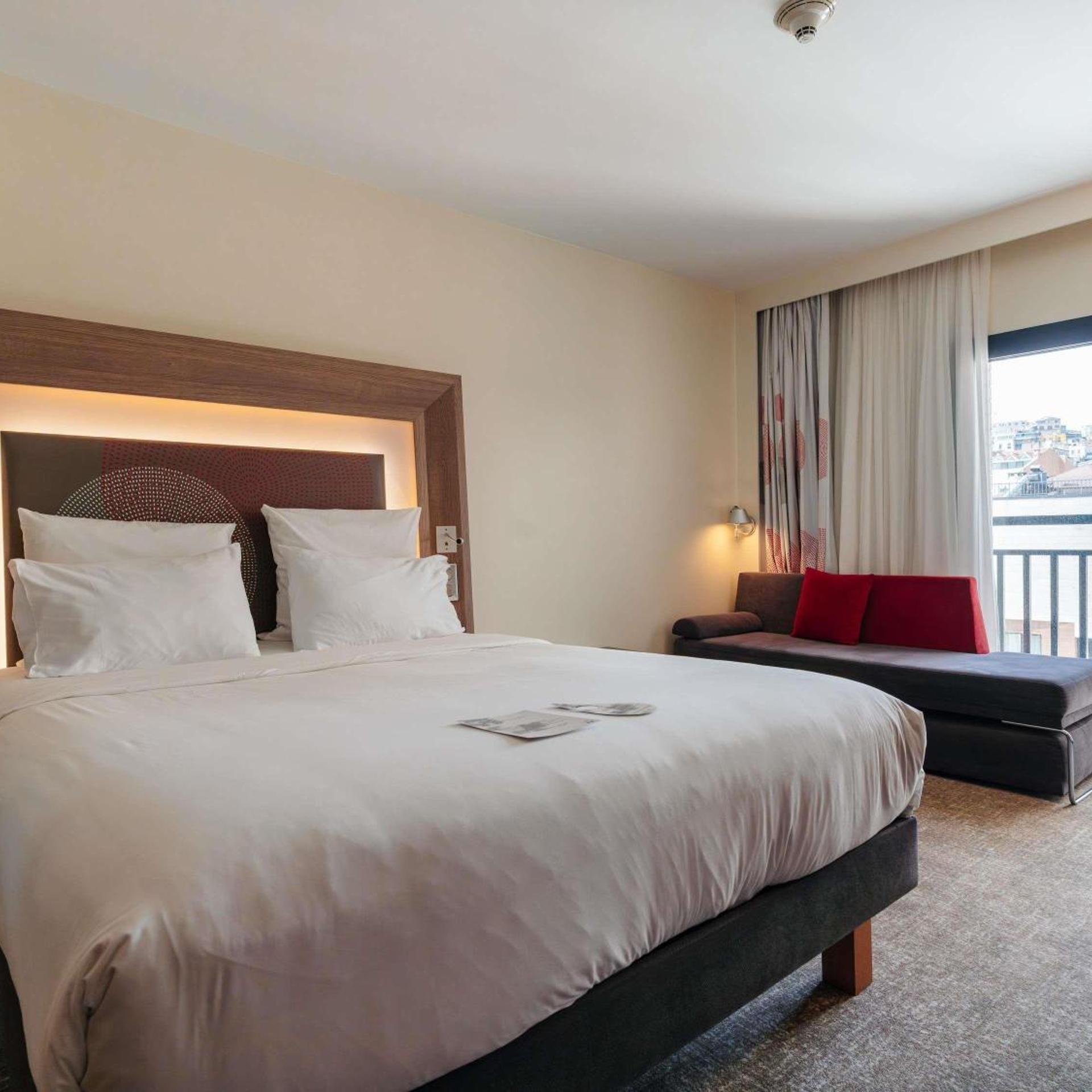 Executive, Queen Bed, Sofa