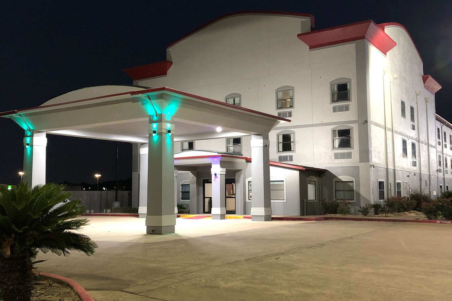 Suburban Studios Beaumont, TX 13/17