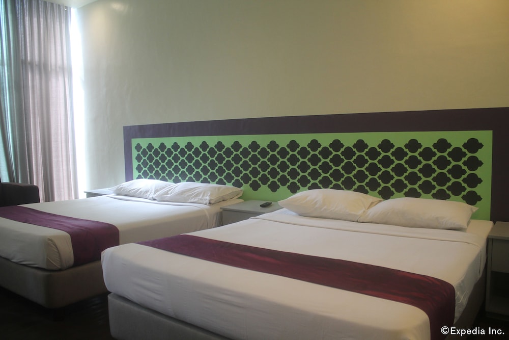 V Hotel 16/35