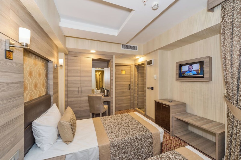 Room, Double Bed, City View, Matiat Hotel Istanbul 6/8