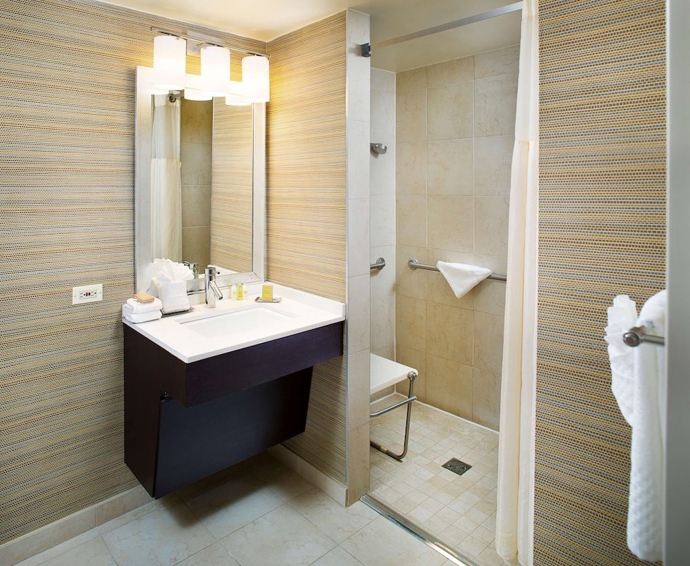 DoubleTree by Hilton Hotel Baltimore - BWI Airport 7/38