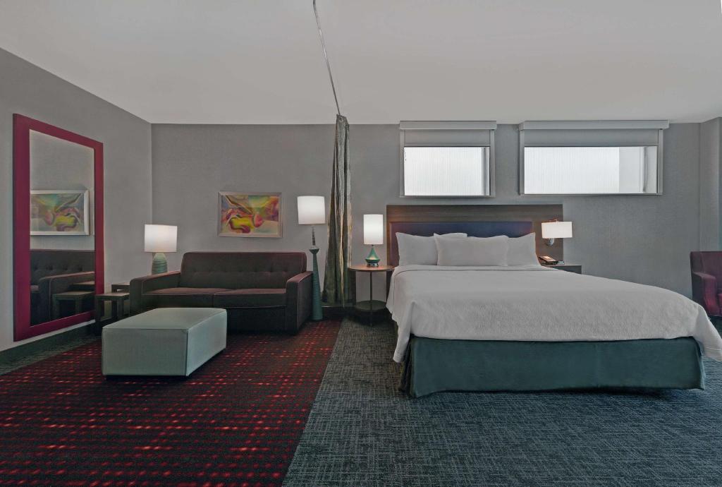 Studio, King Bed, Sofa, Accessible