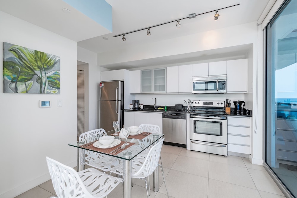 Churchill Suites Monte Carlo Miami Beach 50/76