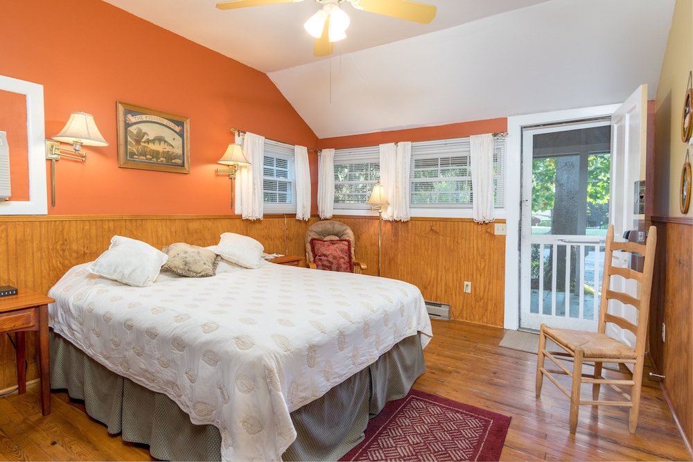 Highland Lake Inn & Resort 20/77