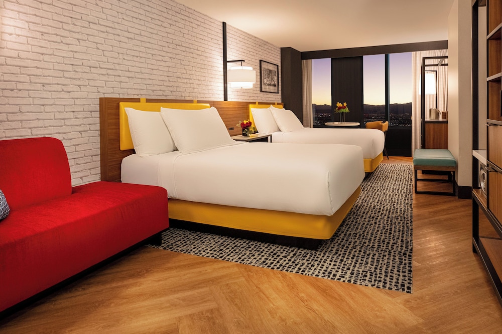 SOHO, PREMIER, 2 QUEEN BEDS